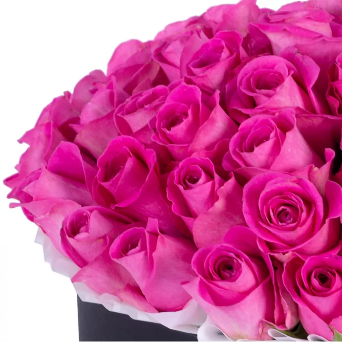 Букет из 51 розовой розы в черной шляпной коробке