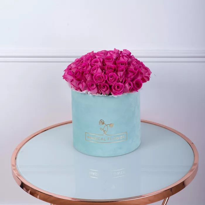 Букет из 51 розовой розы в зеленой бархатной шляпной коробке