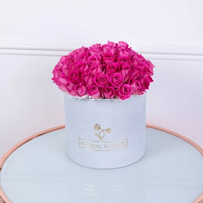 Букет из 51 розовой розы в серой бархатной шляпной коробке