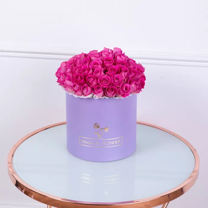 Букет из 51 розовой розы в фиолетовой шляпной коробке