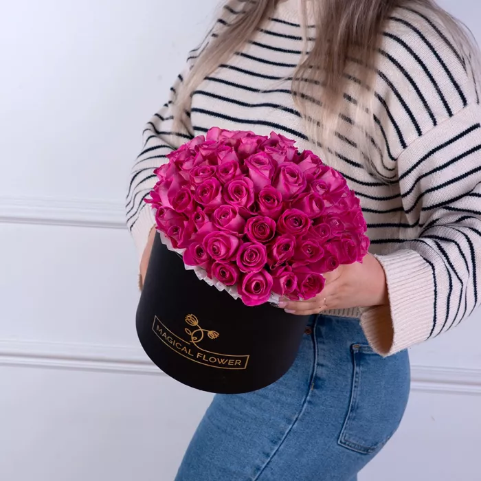 Букет из 51 розовой розы в черной шляпной коробке