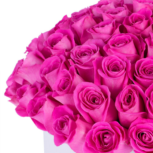 Букет из 75 розовых роз в белой шляпной коробке