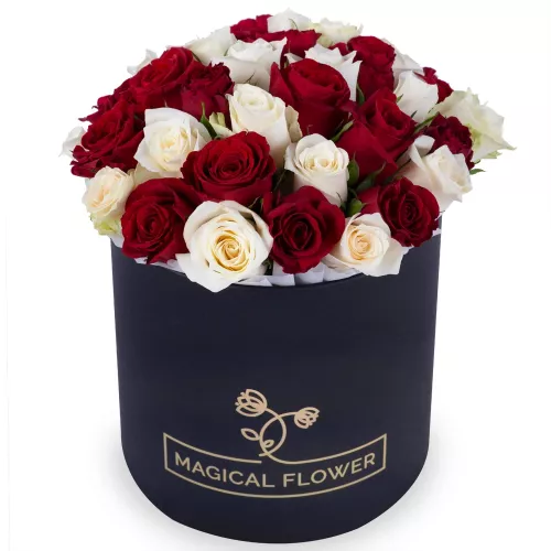 35 разноцветных роз в черной шляпной коробке