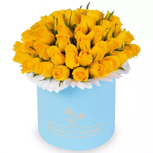 Яркий букет 51 желтая роза в голубой шляпной коробке