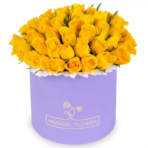 Яркий букет 51 желтая роза в фиолетовой шляпной коробке