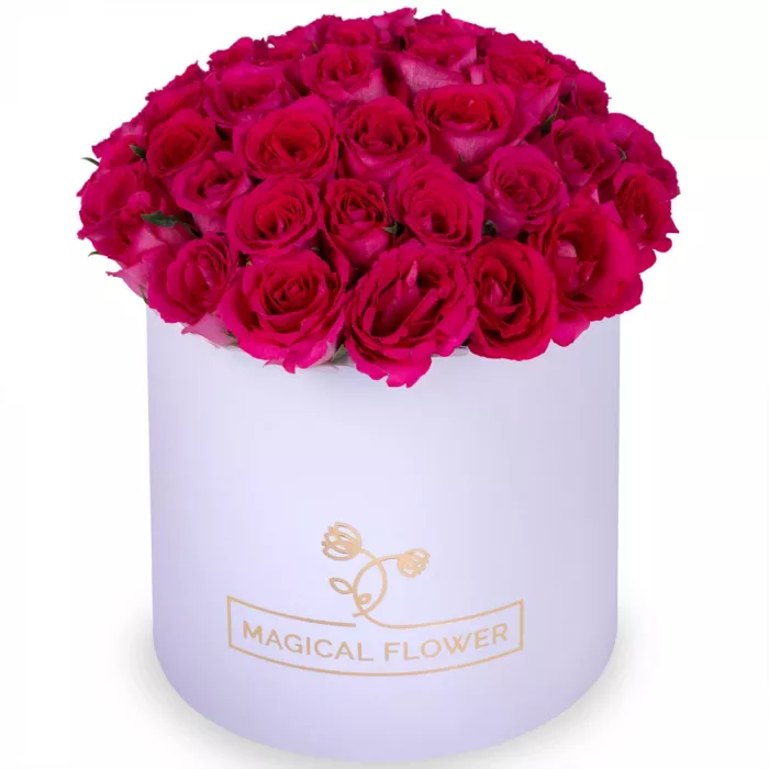 51 малиновая роза в белой шляпной коробке 51 малиновая роза в белой шляпной коробке