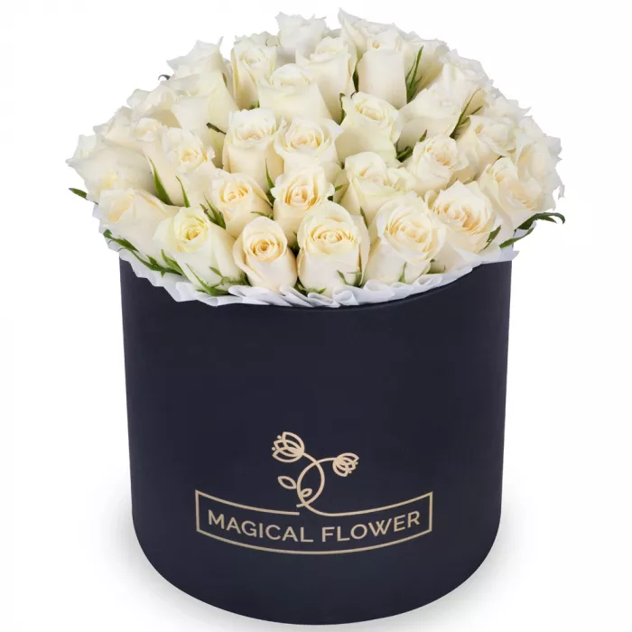 51 белая роза в черной шляпной коробке