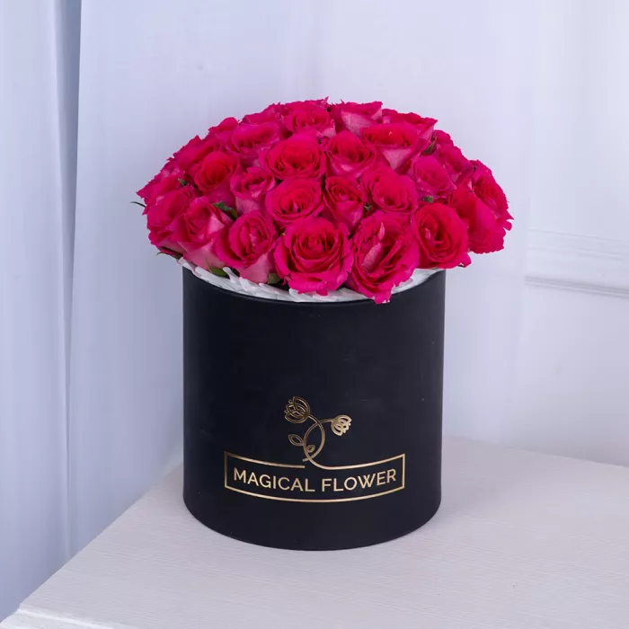 51 малиновая роза в черной шляпной коробке