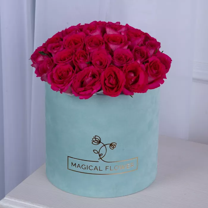 51 малиновая роза в бархатной шляпной коробке