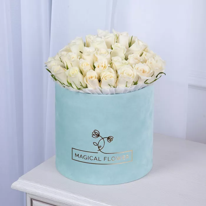 51 белая роза в бархатной шляпной коробке