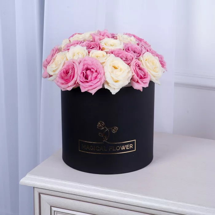 25 разноцветных роз premium в черной шляпной коробке