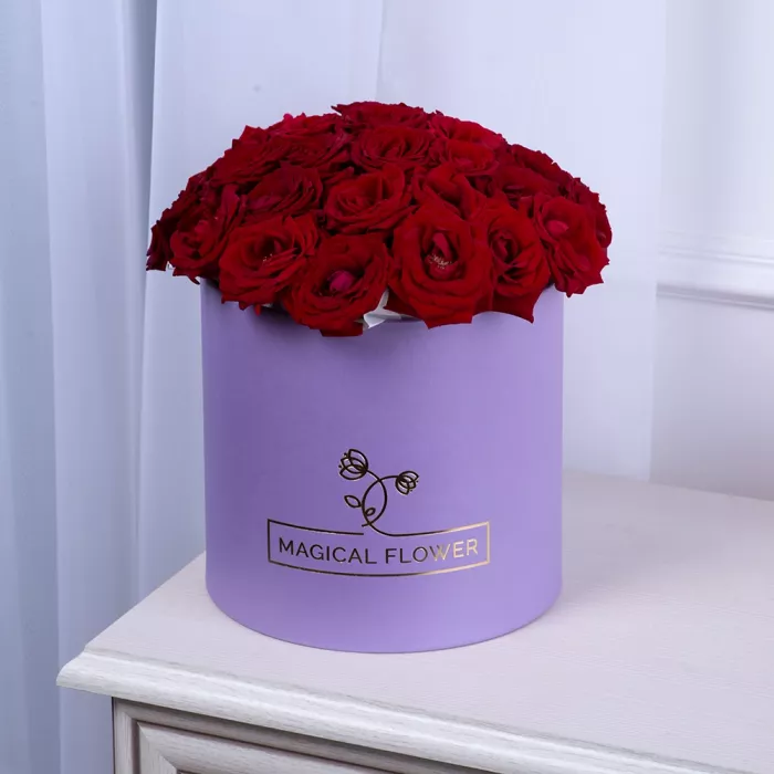 25 красных роз premium в фиолетовой шляпной коробке