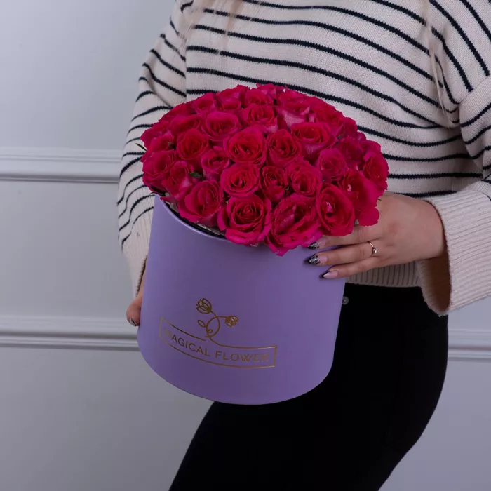 51 малиновая роза в фиолетовой шляпной коробке