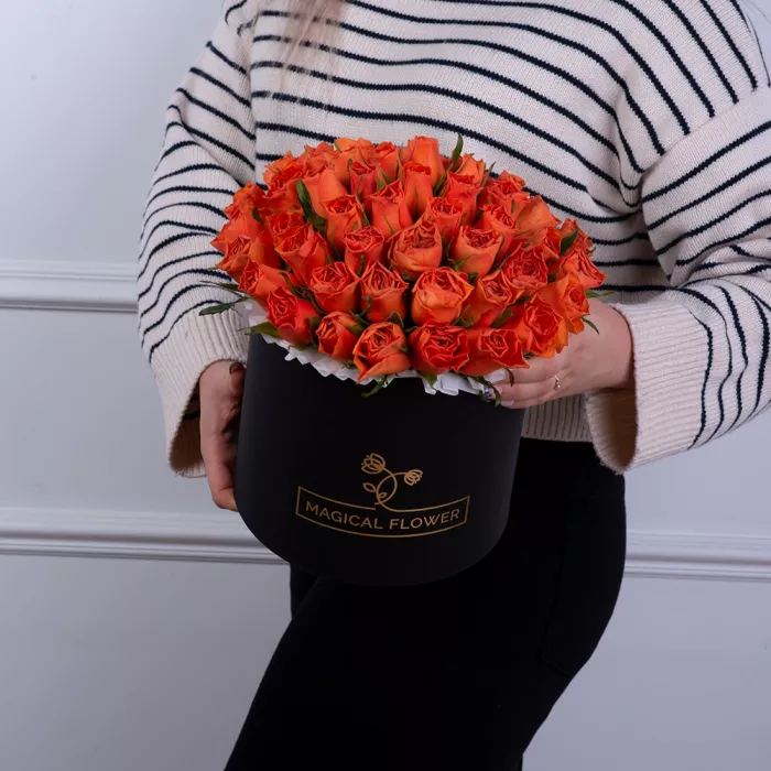 51 оранжевая роза в черной шляпной коробке