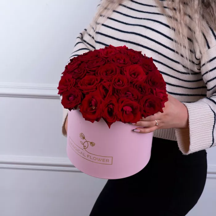 25 роз premium в розовой шляпной коробке