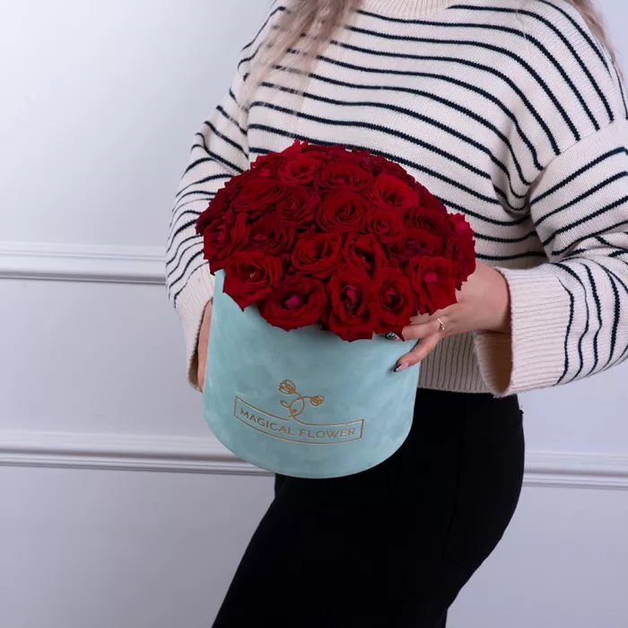 25 роз premium в бархатной шляпной коробке