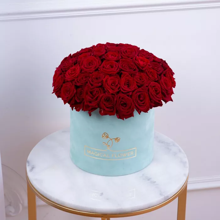 Букет из 51 красной розы premium в бархатной шляпной коробке