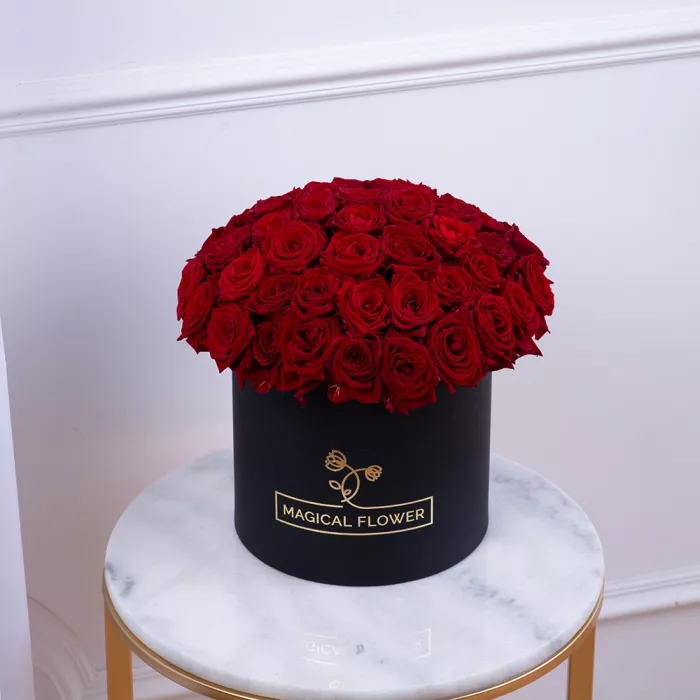 Букет из 51 красной розы premium в черной шляпной коробке