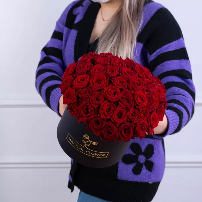 Букет из 51 красной розы premium в черной шляпной коробке