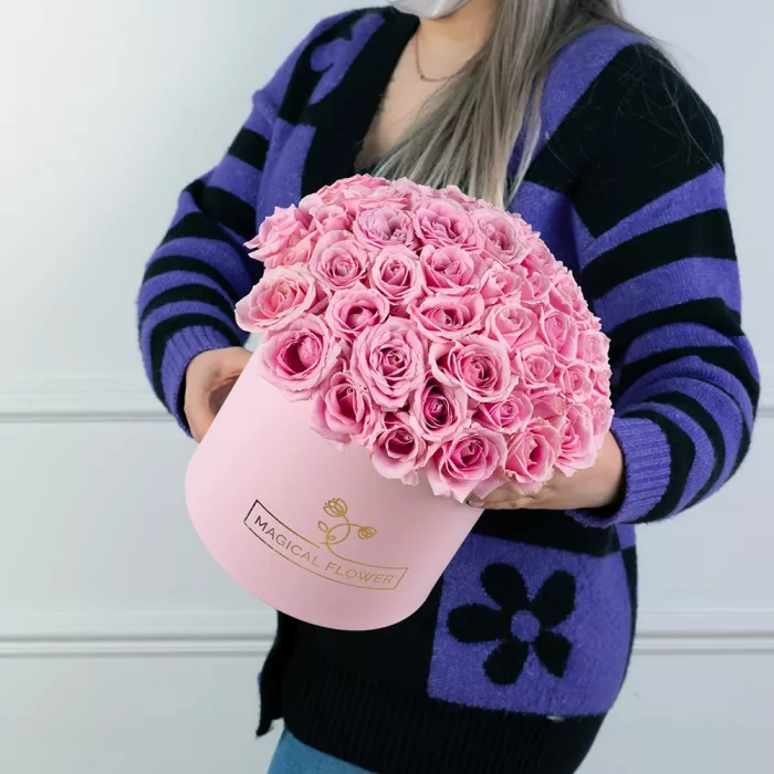 Букет из 51 розовой розы premium в розовой шляпной коробке Букет из 51 розовой розы premium в розовой шляпной коробке