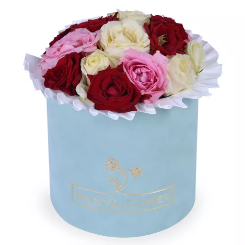 Букет на День матери из 15 разноцветных роз в шляпной коробке