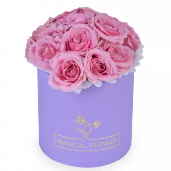 Букет из 11 розовых роз в сиреневой шляпной коробке 