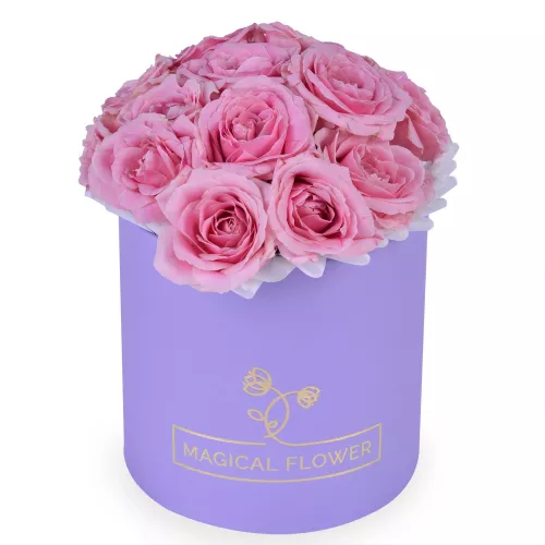 Букет из 11 розовых роз в сиреневой шляпной коробке