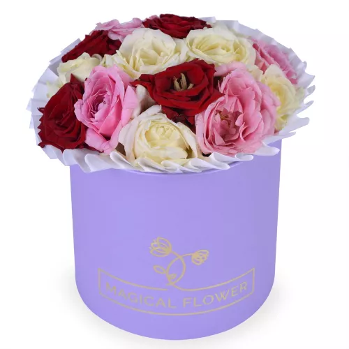 Букет из 15 разноцветных роз в фиолетовой шляпной коробке
