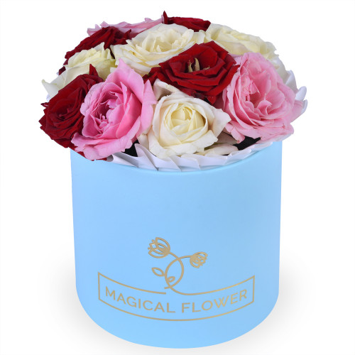 Букет из 11разноцветных роз в голубой шляпной коробке
