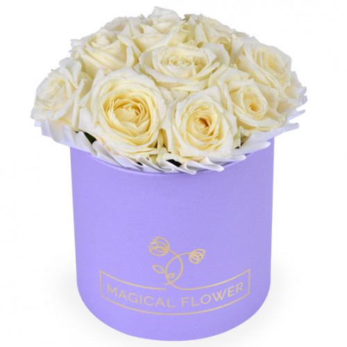 Букет из 11 белых роз в фиолетовой шляпной коробке
