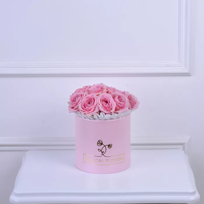 Букет из 11 розовых роз в шляпной коробке