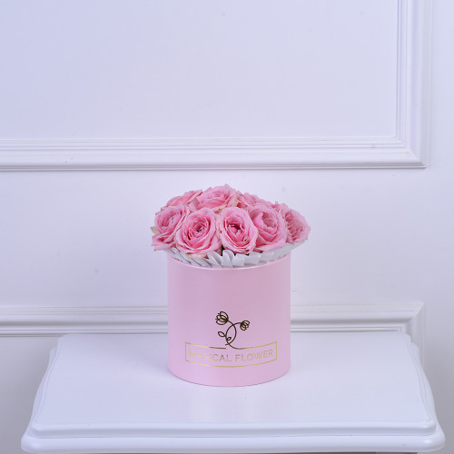 Букет из 11 розовых роз в шляпной коробке