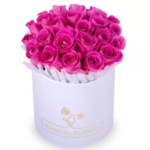 25 розовых роз в белой шляпной коробке