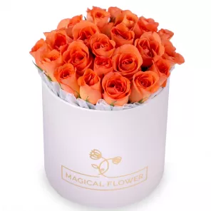 25 оранжевых роз в кремовой шляпной коробке