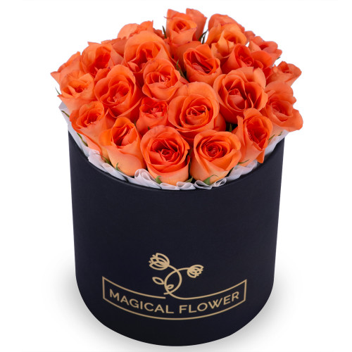 Букет на выпускной 25 оранжевых роз в черной шляпной коробке