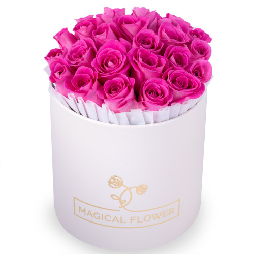 25 розовых роз в кремовой шляпной коробке