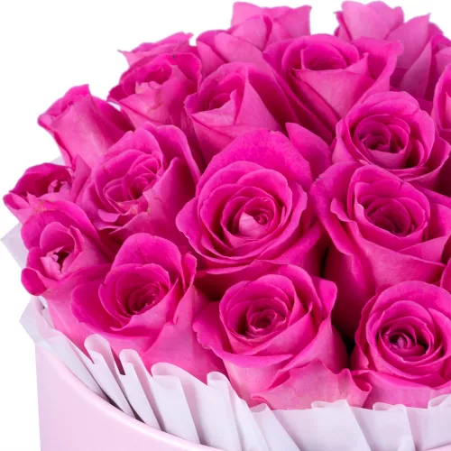 Элитный букет из 25 розовых роз в розовой шляпной коробке