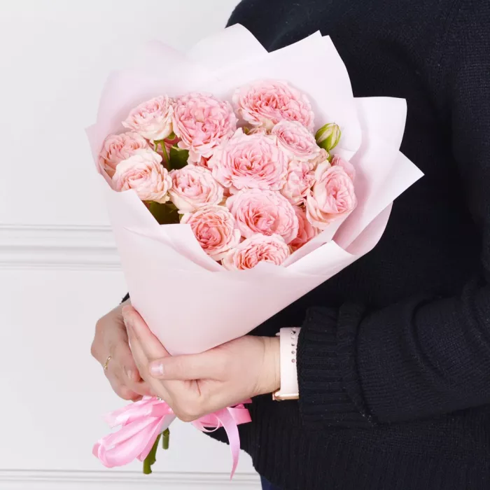 Букет из 5 розовых кустовых роз