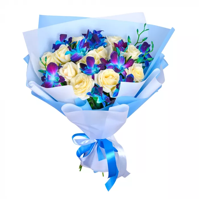 Букет из синих орхидей и белых роз