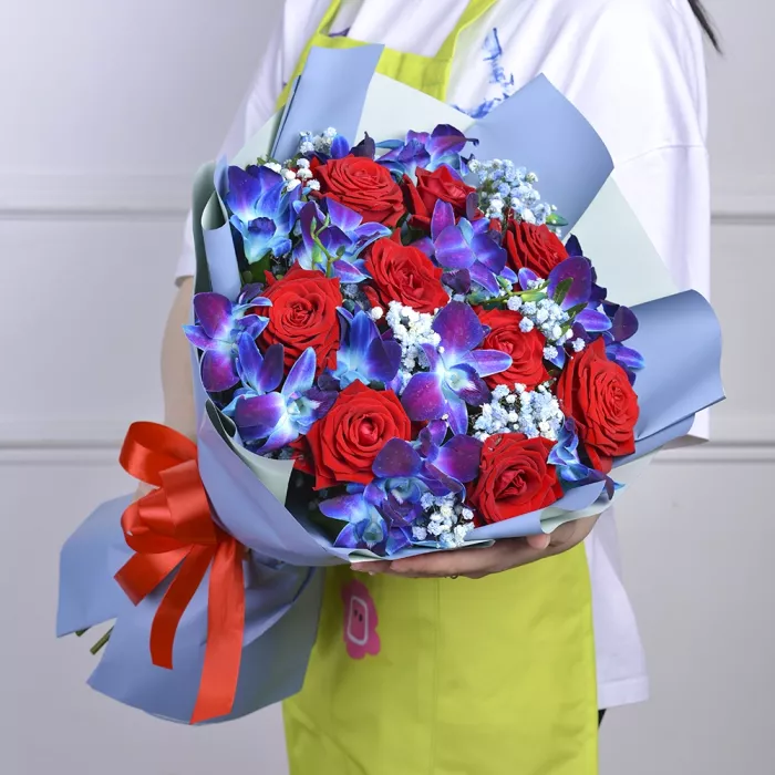 Букет из синих орхидей «Magic»