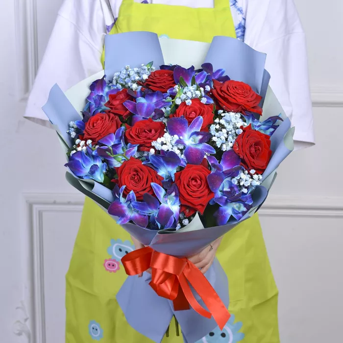 Букет из синих орхидей «Magic»