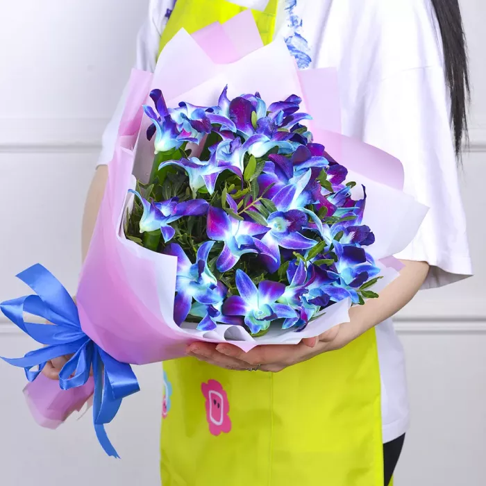 Букет из синих орхидей «Ты космос»