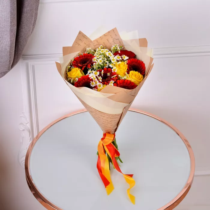 Букет с розой, герберой и танацетумом