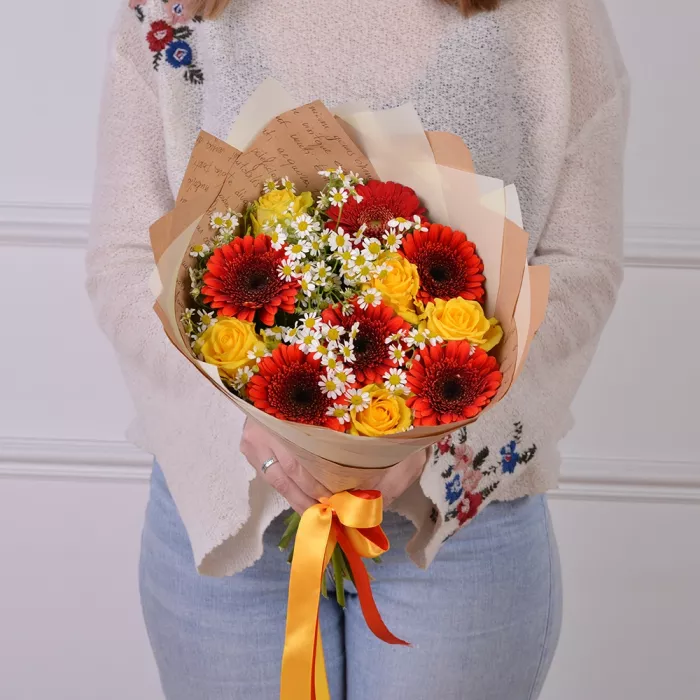 Букет с розой, герберой и танацетумом