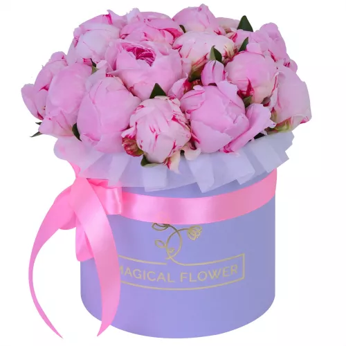 Букет из 19 розовых пионов в фиолетовой шляпной коробке