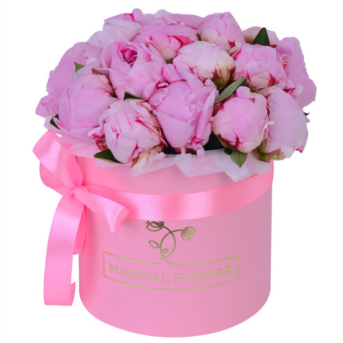 Букет из 19 розовых пионов в розовой шляпной коробке