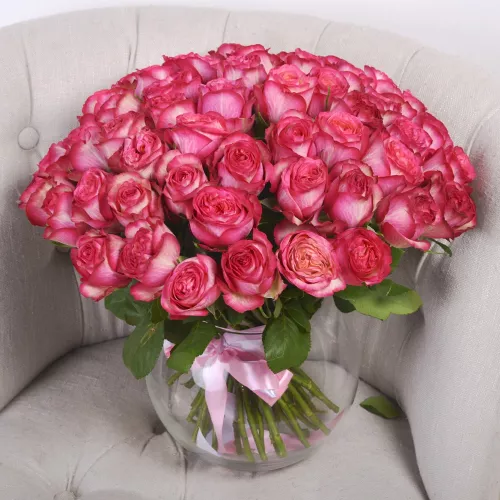 Букет на День матери из 51 розовой пионовидной одноголовой розы