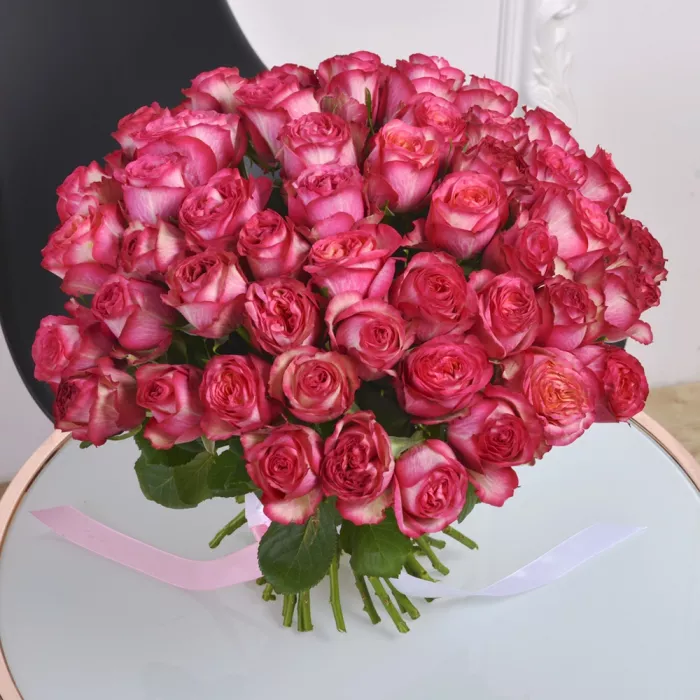 Букет из 51 розовой пионовидной одноголовой розы