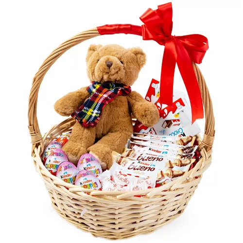 Корзина с киндерами и мишкой Корзина с киндерами и мишкой