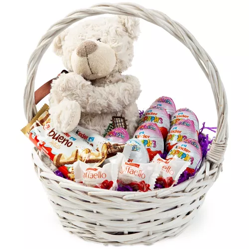 Корзина мишкой и киндер ассорти Корзина мишкой и киндер ассорти